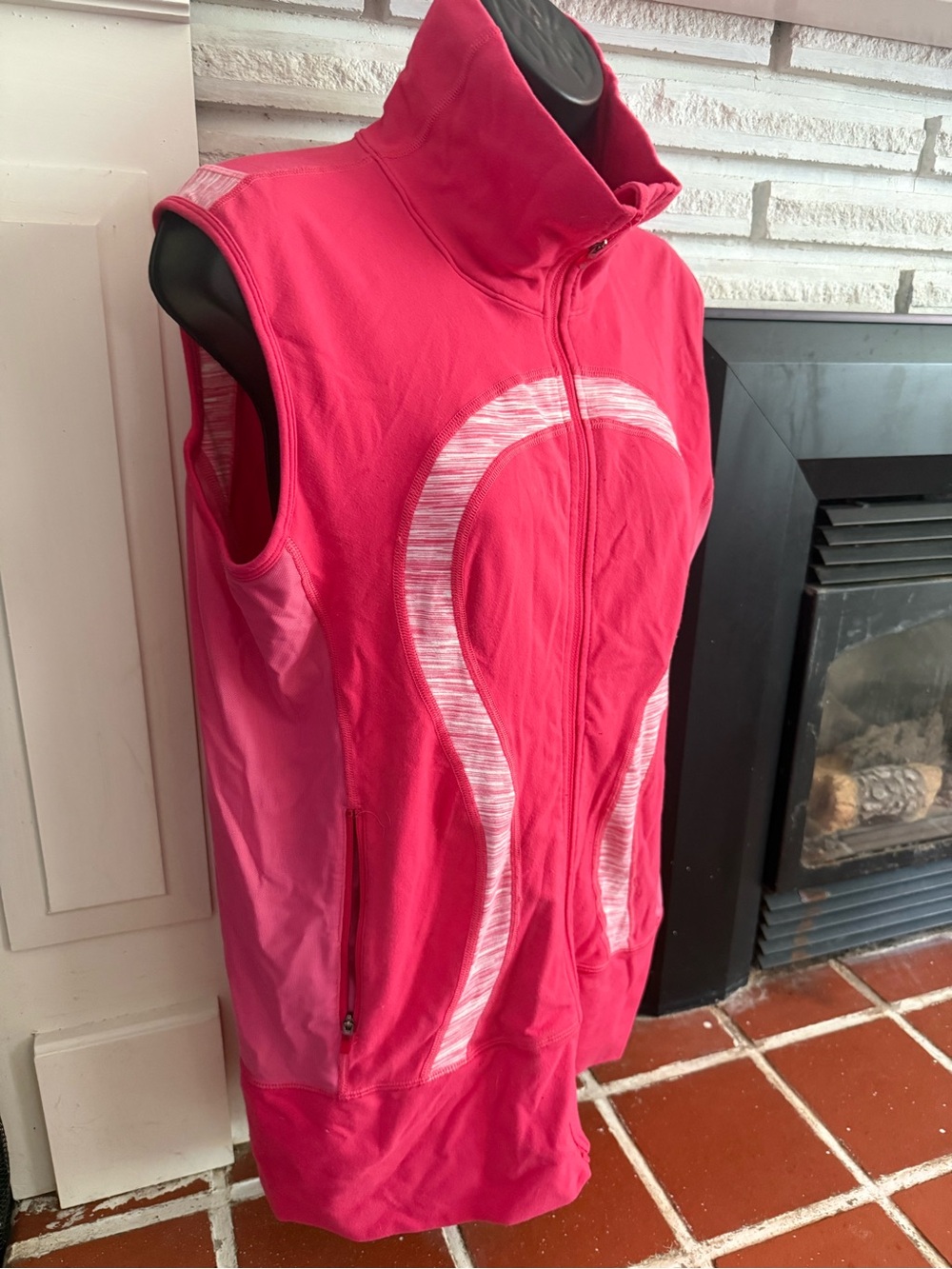 Lululemon Women’s Pink Sleeveless Zip Up Athletic Vest - Size 10